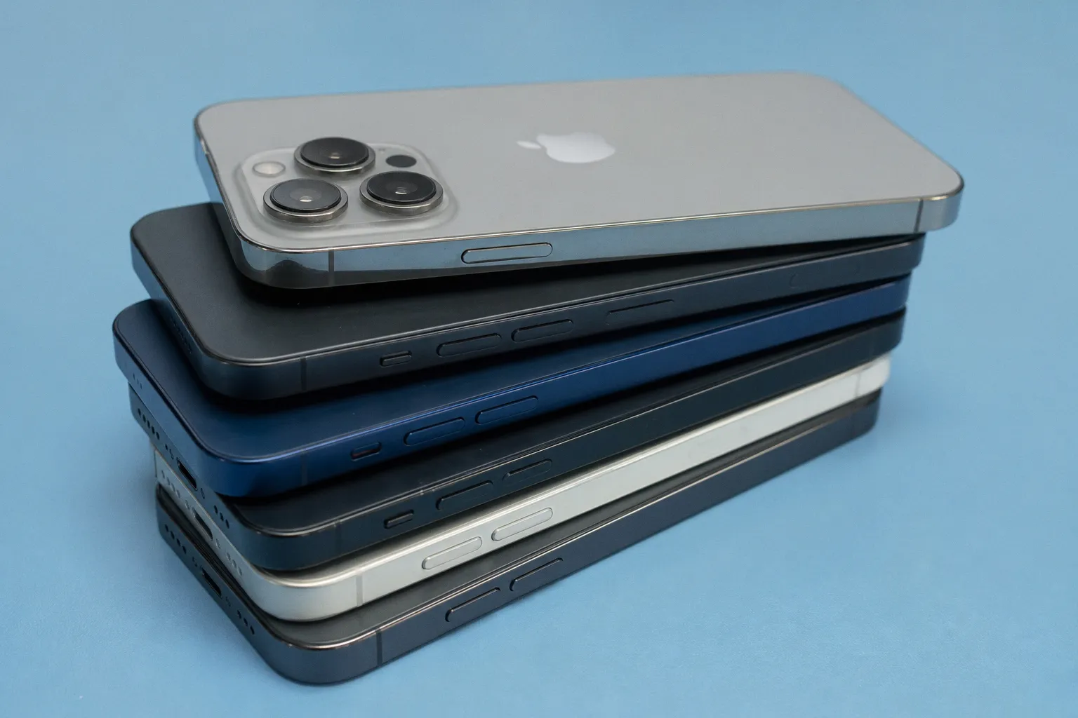 Какие модели iPhone выгоднее всего покупать на вторичном рынке в 2026 году