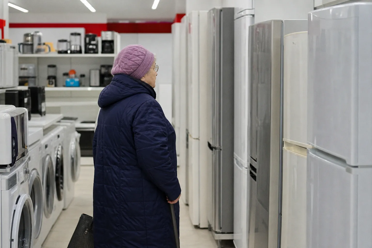 Одиноким пенсионерам предложили выдавать сертификаты на замену бытовой техники