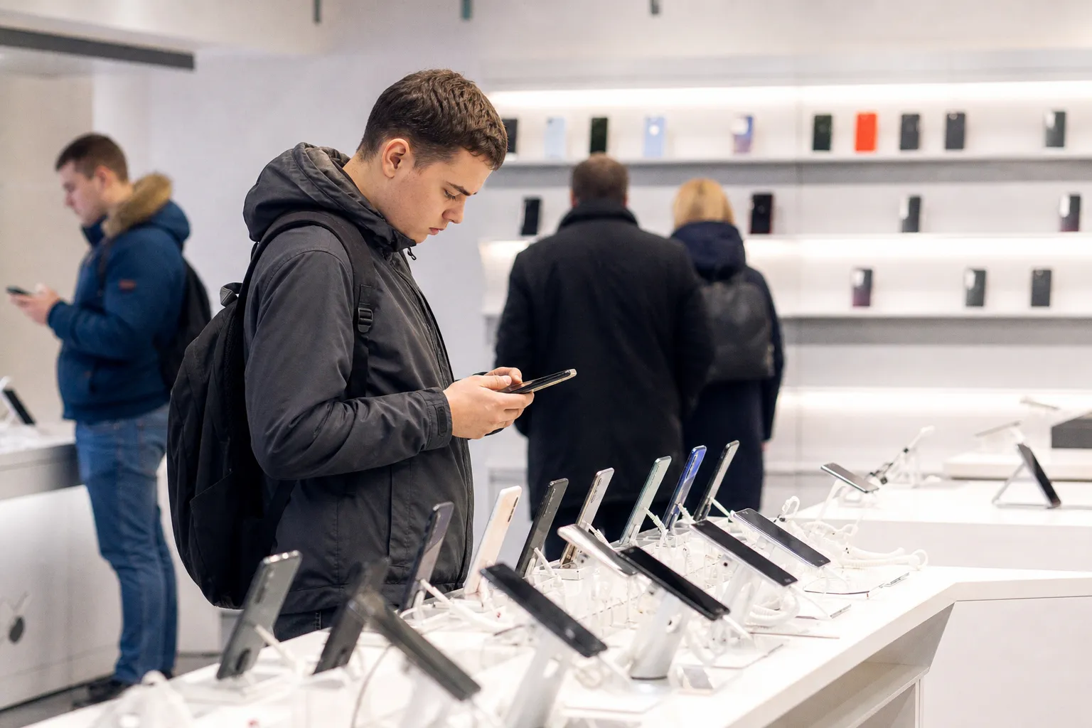 Почему дорожает электроника и как выгодно купить б/у устройство на чипах Qualcomm