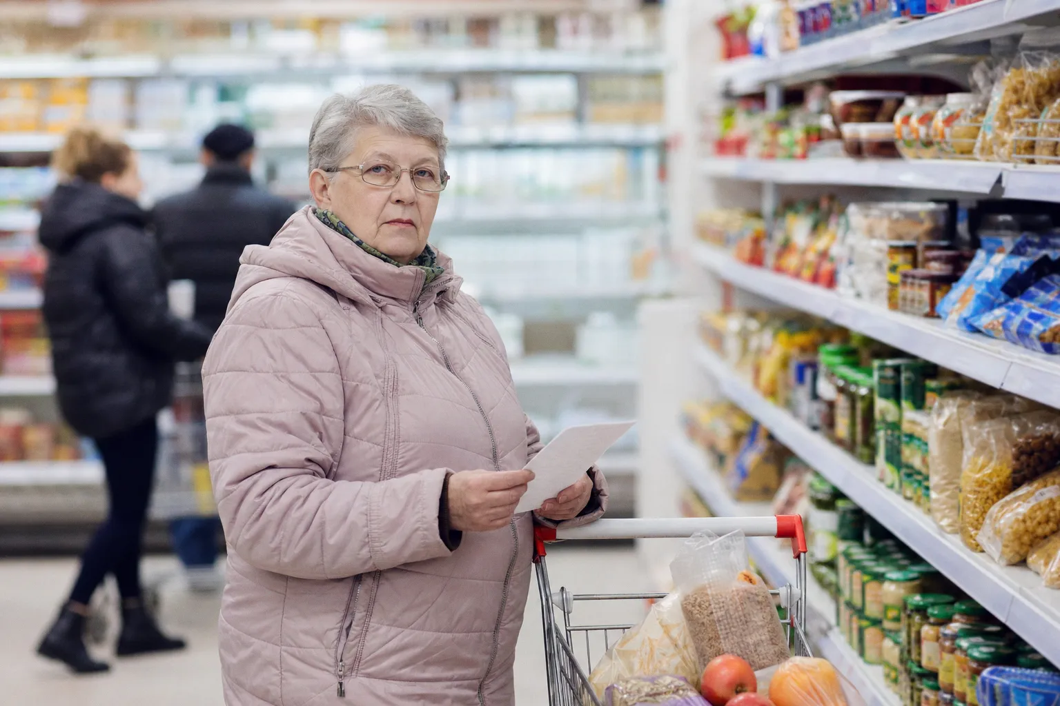 Почему россияне массово переходят на покупку подержанной техники и мебели