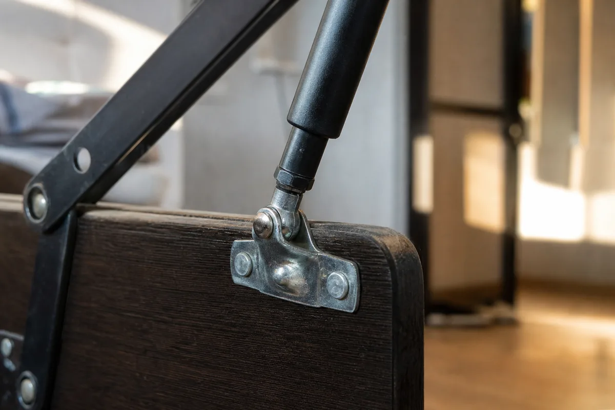 Газлифт и амортизаторы б/у кровати: оценка износа и работоспособности при покупке